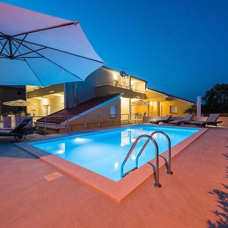 Villa Petra S Bazenom, Rostiljem I Parkingom Zadar Buitenkant foto