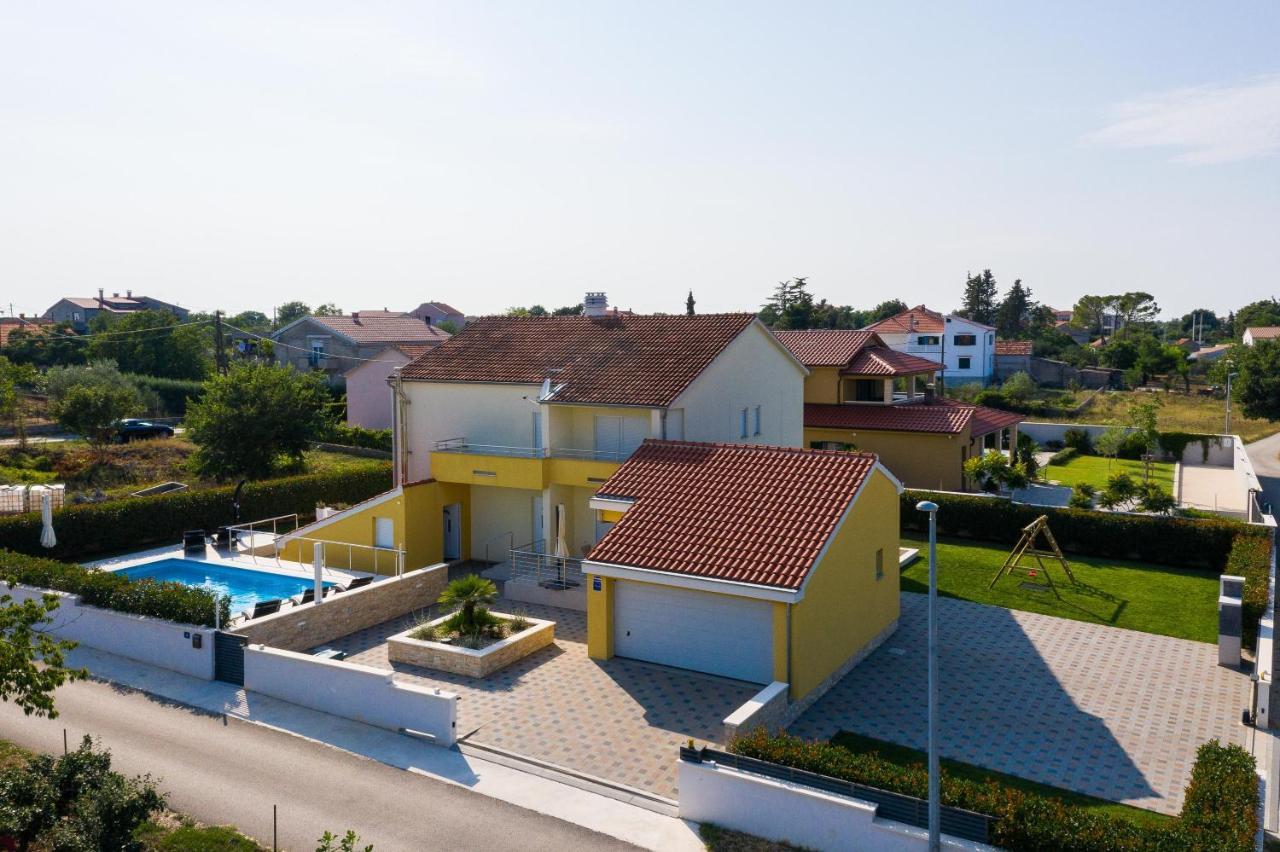 Villa Petra S Bazenom, Rostiljem I Parkingom Zadar Buitenkant foto