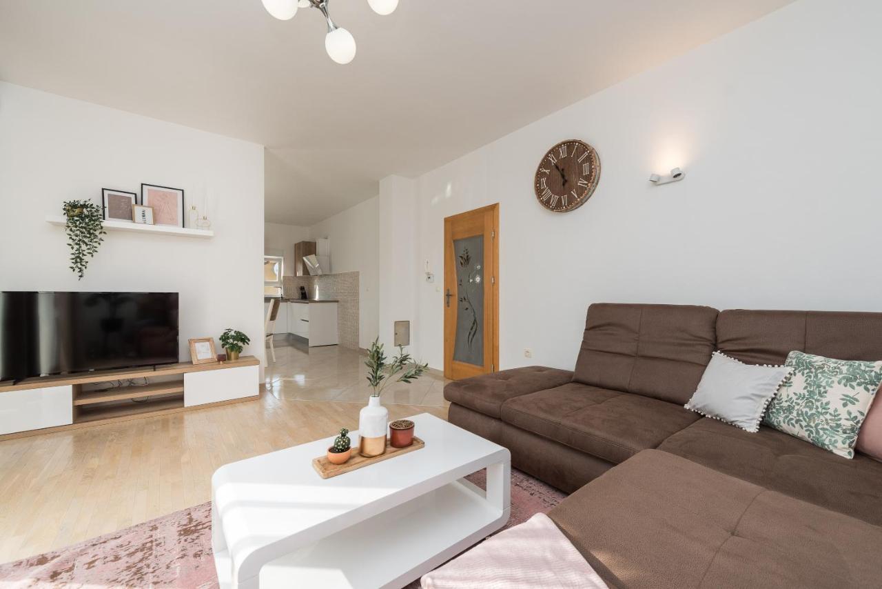 Villa Petra S Bazenom, Rostiljem I Parkingom Zadar Buitenkant foto