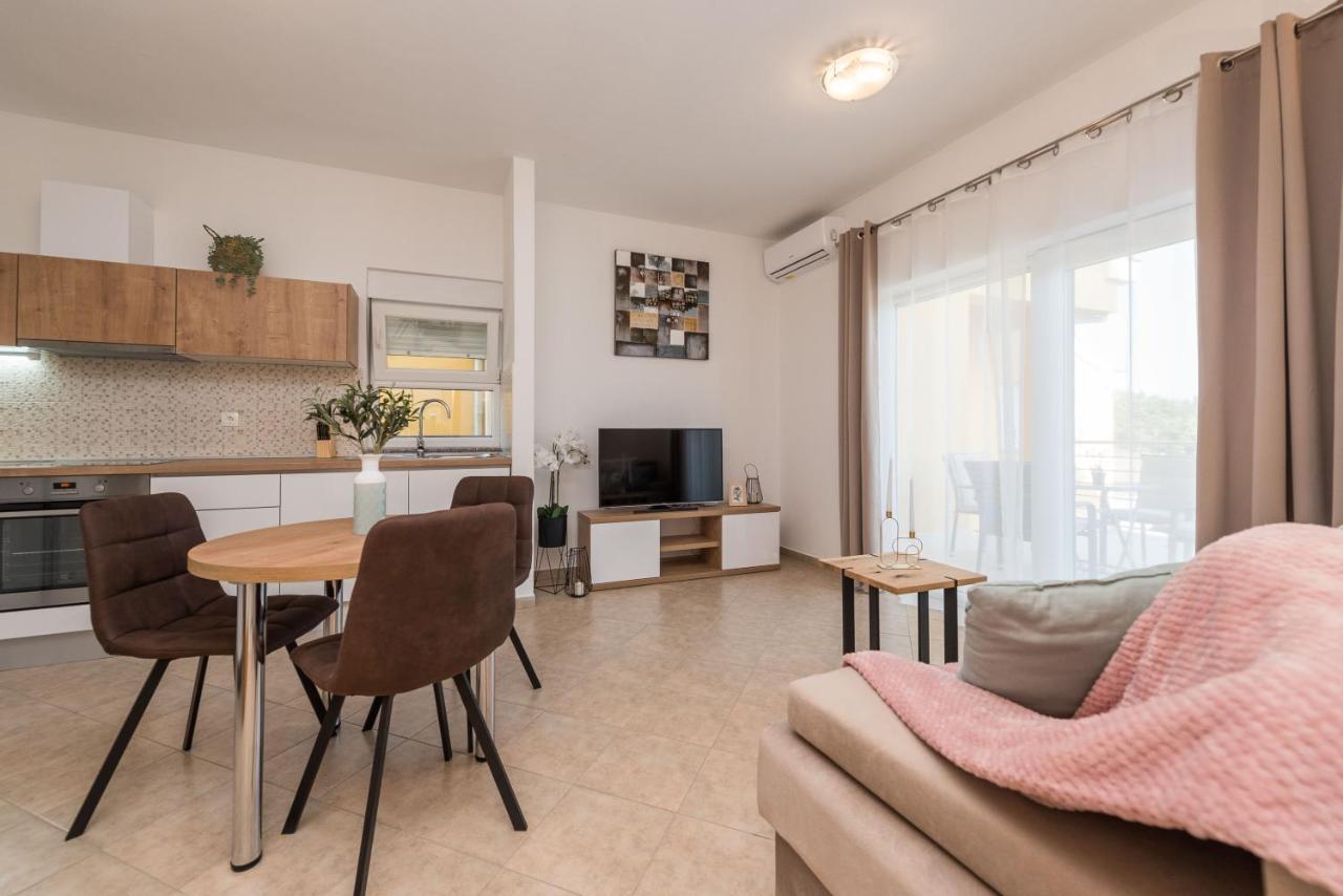 Villa Petra S Bazenom, Rostiljem I Parkingom Zadar Buitenkant foto