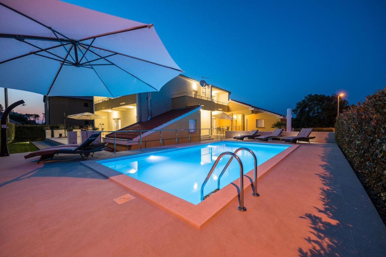 Villa Petra S Bazenom, Rostiljem I Parkingom Zadar Buitenkant foto