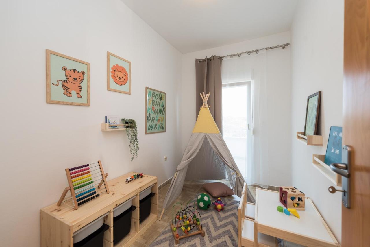 Villa Petra S Bazenom, Rostiljem I Parkingom Zadar Buitenkant foto