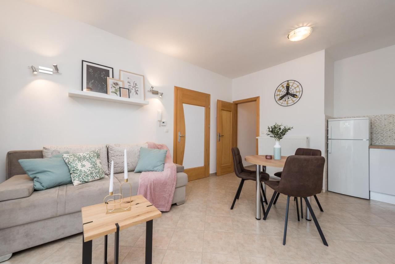 Villa Petra S Bazenom, Rostiljem I Parkingom Zadar Buitenkant foto