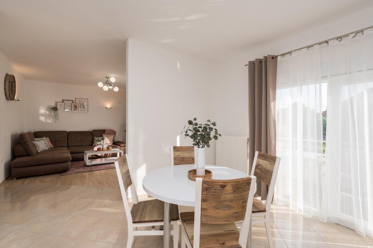 Villa Petra S Bazenom, Rostiljem I Parkingom Zadar Buitenkant foto