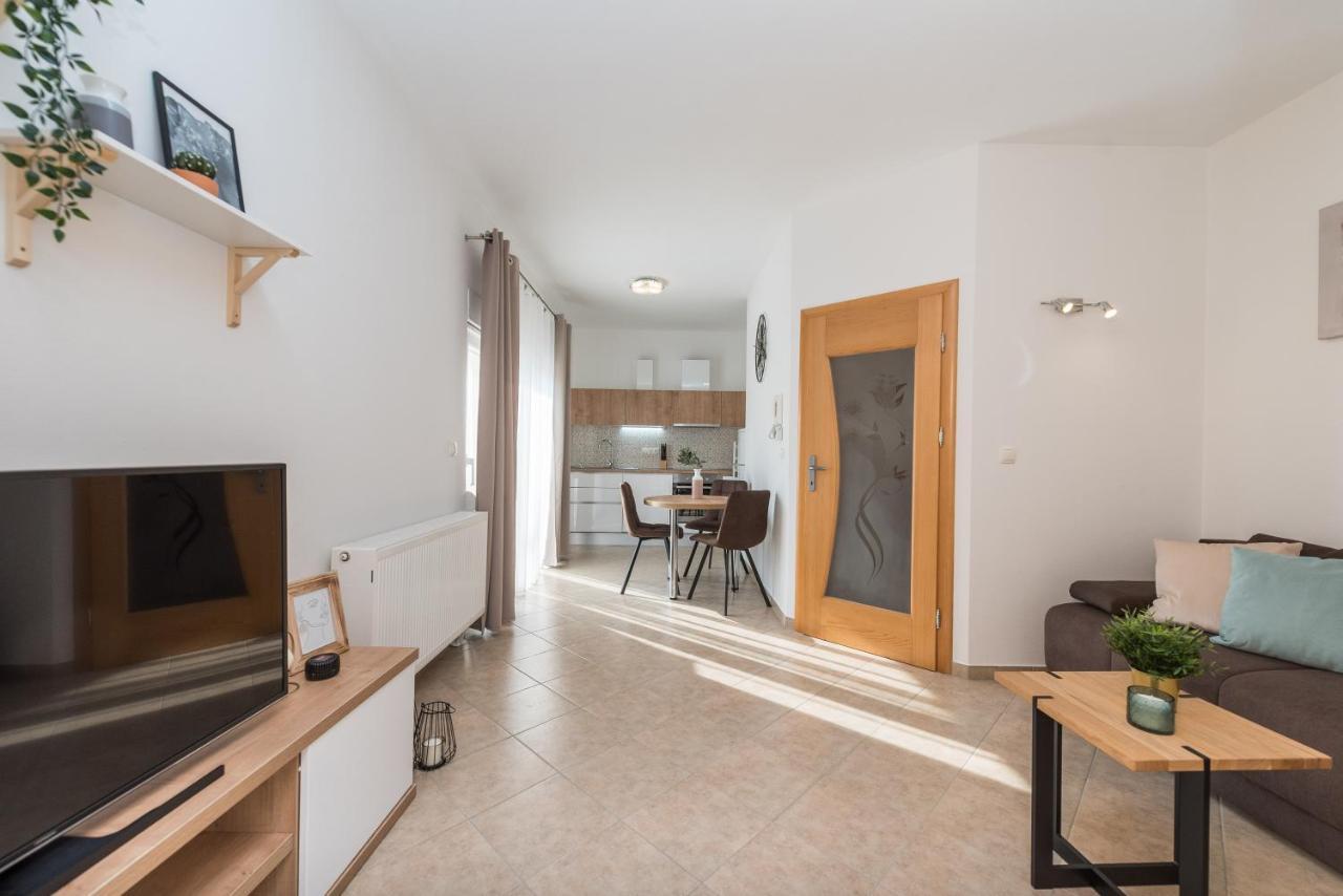 Villa Petra S Bazenom, Rostiljem I Parkingom Zadar Buitenkant foto