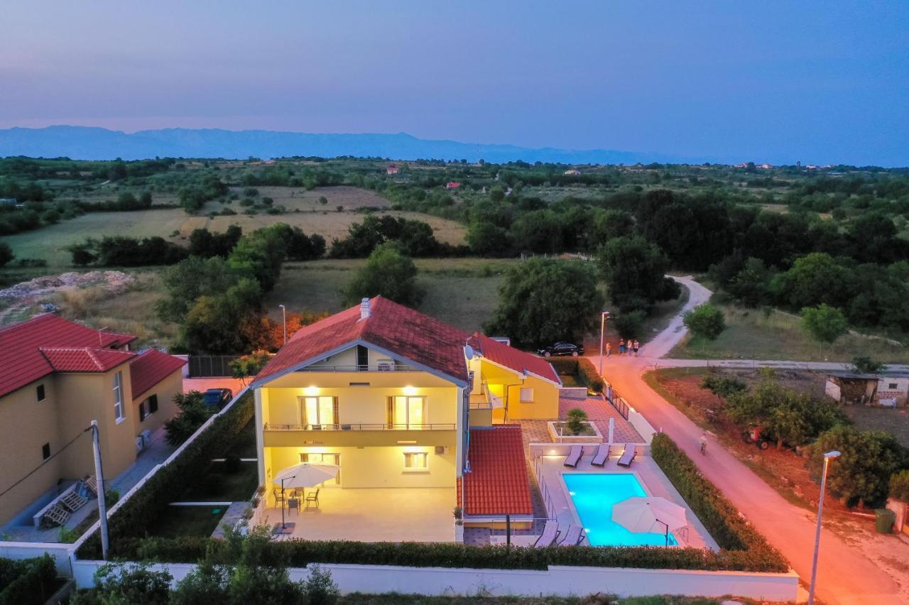 Villa Petra S Bazenom, Rostiljem I Parkingom Zadar Buitenkant foto