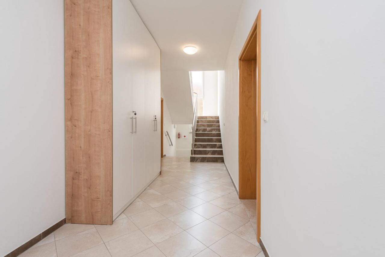 Villa Petra S Bazenom, Rostiljem I Parkingom Zadar Buitenkant foto