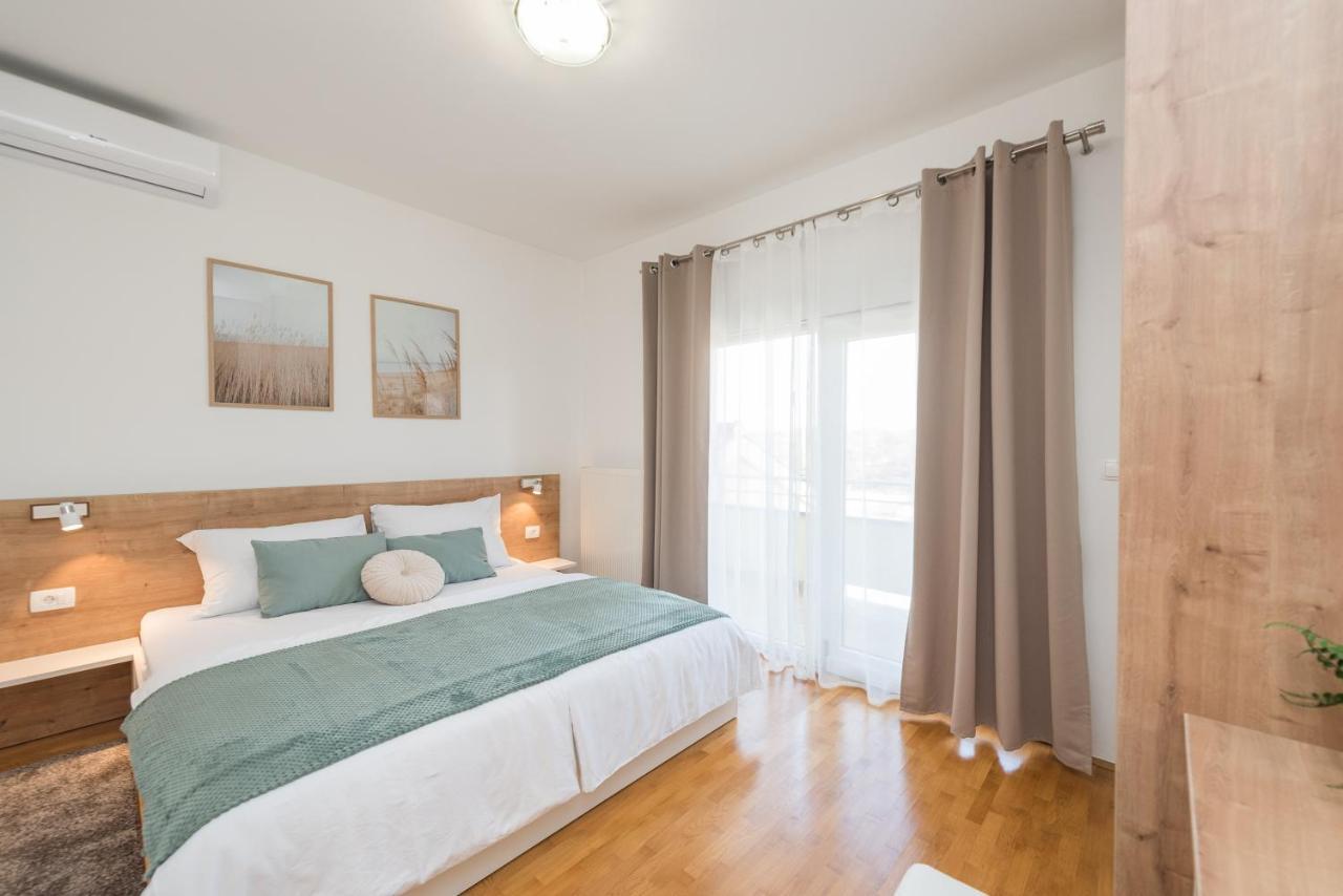 Villa Petra S Bazenom, Rostiljem I Parkingom Zadar Buitenkant foto