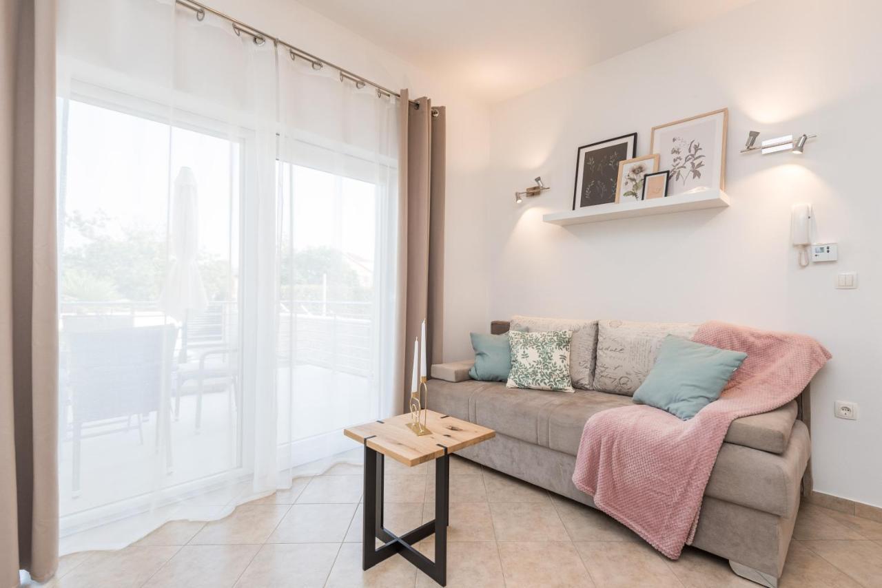 Villa Petra S Bazenom, Rostiljem I Parkingom Zadar Buitenkant foto
