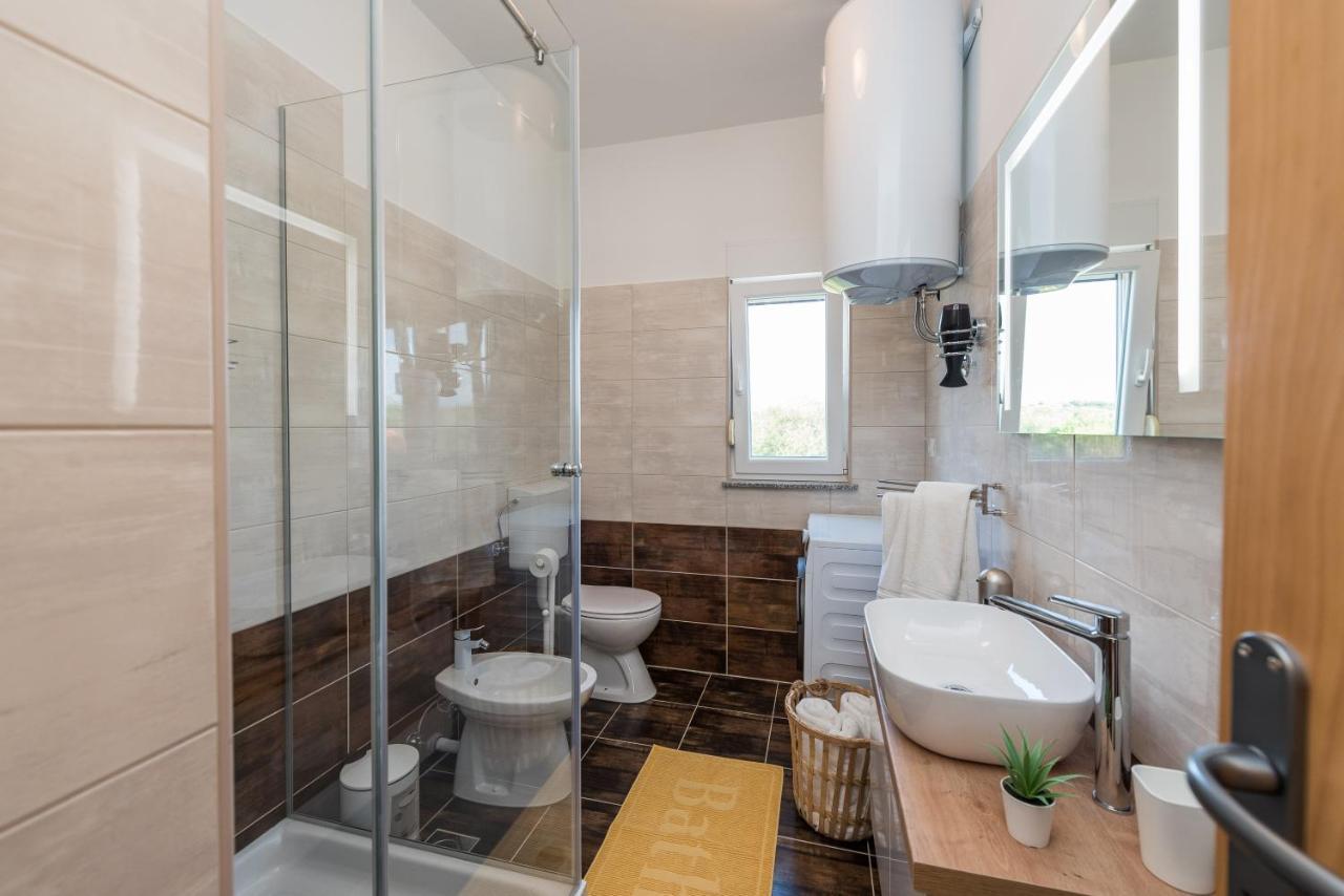 Villa Petra S Bazenom, Rostiljem I Parkingom Zadar Buitenkant foto
