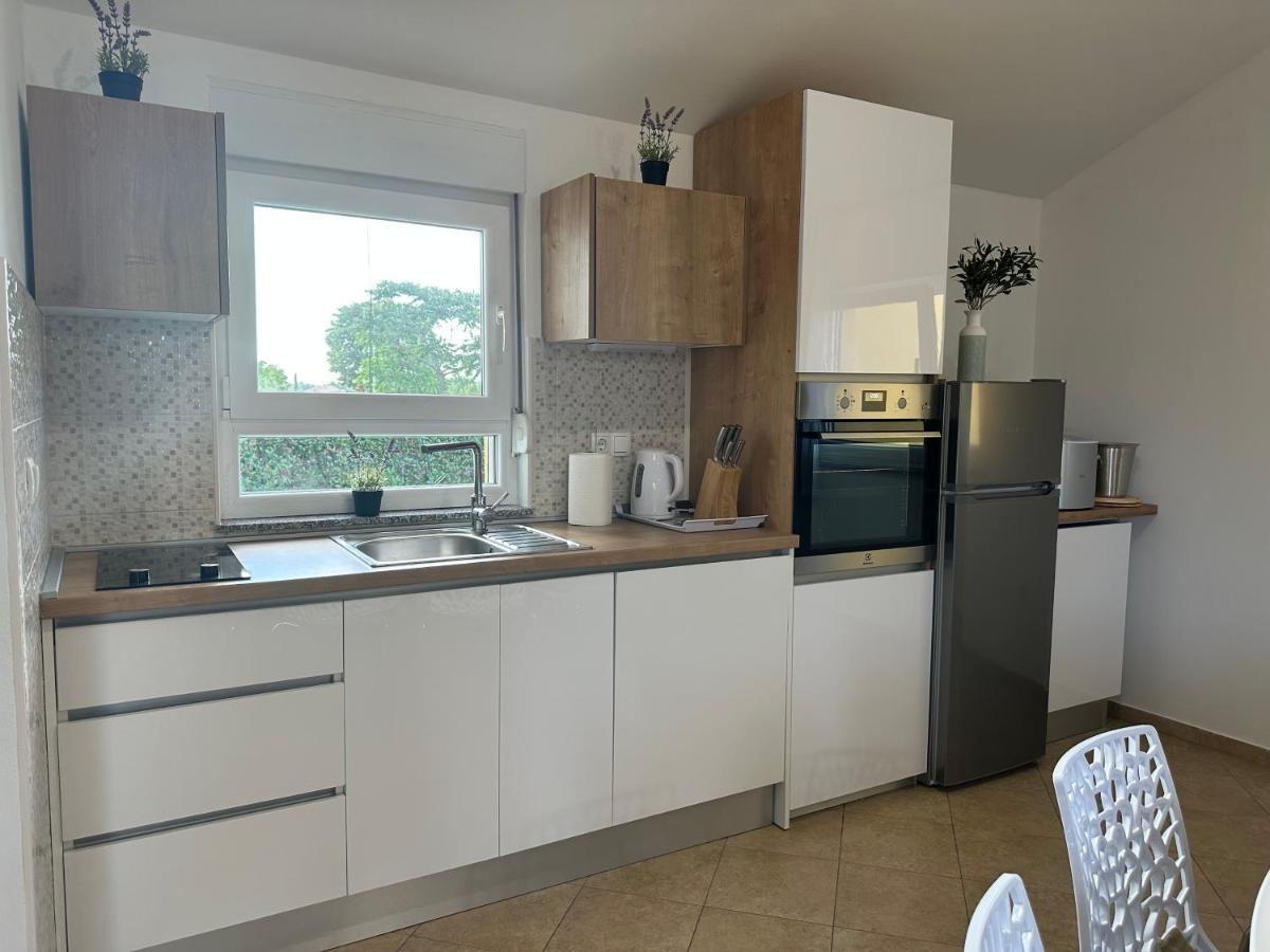 Villa Petra S Bazenom, Rostiljem I Parkingom Zadar Buitenkant foto